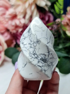 Howlite Flame #b