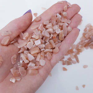 Peach Moonsrone crystal chips 100g